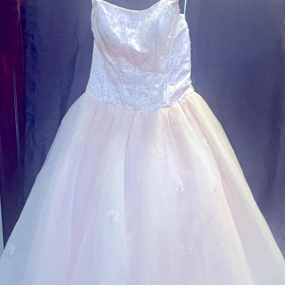 Beautiful full princess dress.( QUINCENERA)